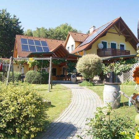 Riegler'S Buschenschank Fürstenfeld Dış mekan fotoğraf
