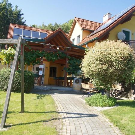 Riegler'S Buschenschank Fürstenfeld Dış mekan fotoğraf