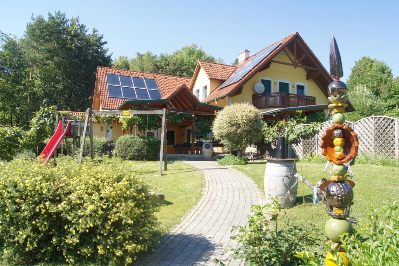 Riegler'S Buschenschank Fürstenfeld Dış mekan fotoğraf