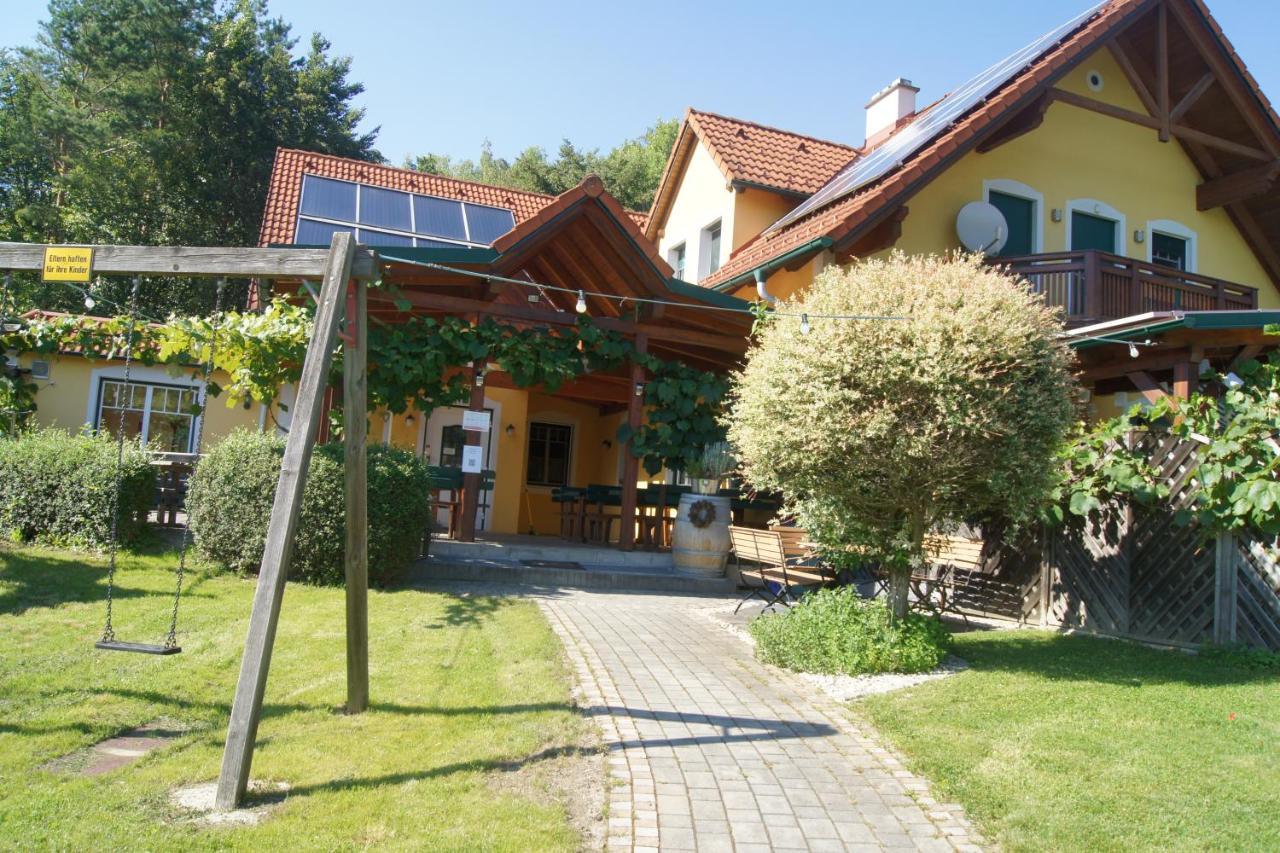 Riegler'S Buschenschank Fürstenfeld Dış mekan fotoğraf